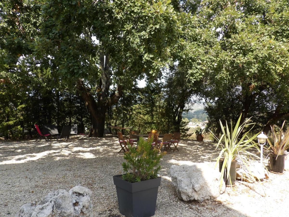 Gîtes Le Mas du Vieux Chêne Salavas Extérieur photo