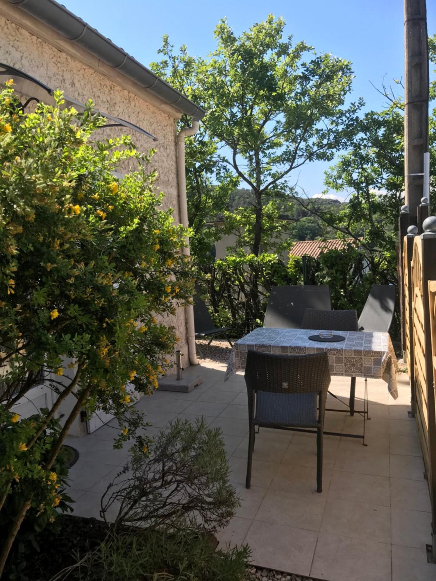 Gîtes Le Mas du Vieux Chêne Salavas Extérieur photo