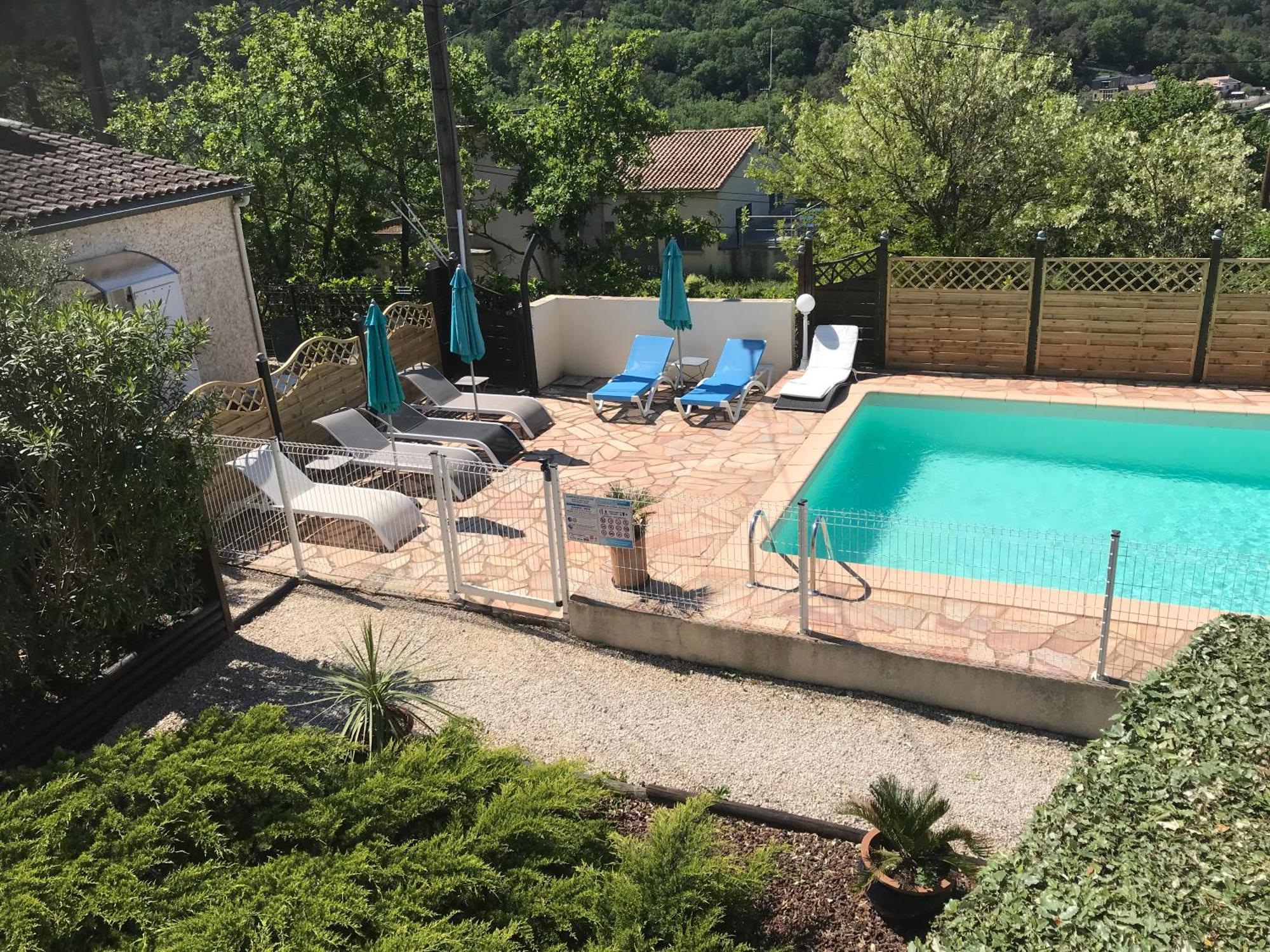 Gîtes Le Mas du Vieux Chêne Salavas Extérieur photo