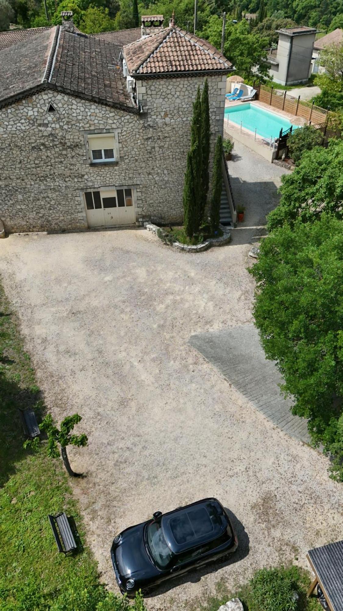 Gîtes Le Mas du Vieux Chêne Salavas Extérieur photo