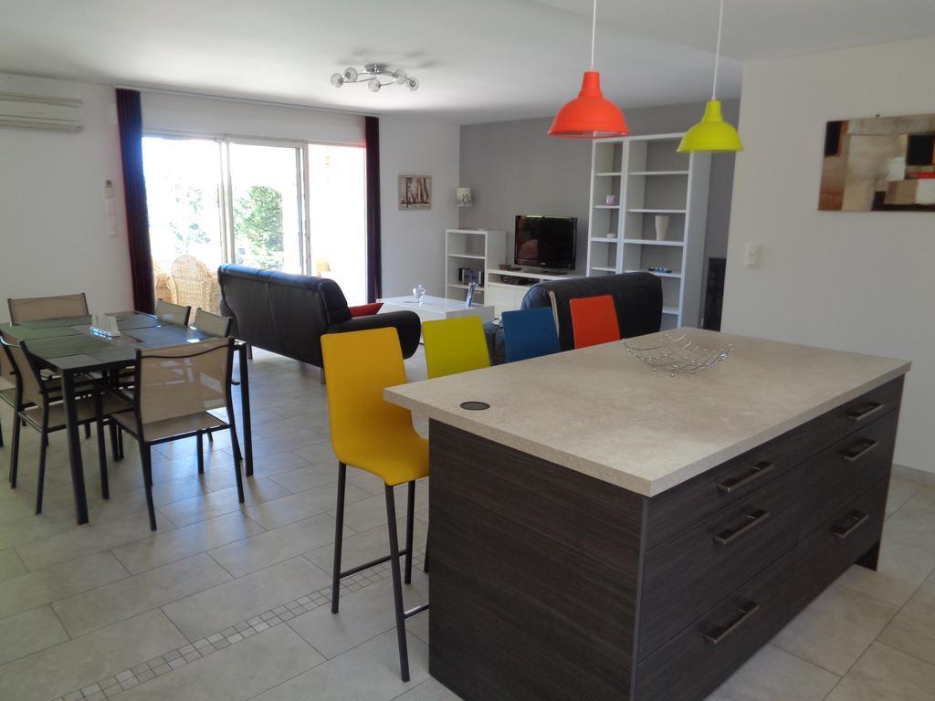 Gîtes Le Mas du Vieux Chêne Salavas Extérieur photo