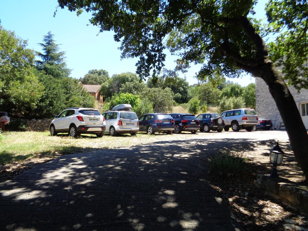 Gîtes Le Mas du Vieux Chêne Salavas Extérieur photo